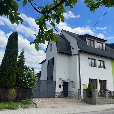 Apartment Dubnica Prejta Dubnica nad Vahom Exterior photo